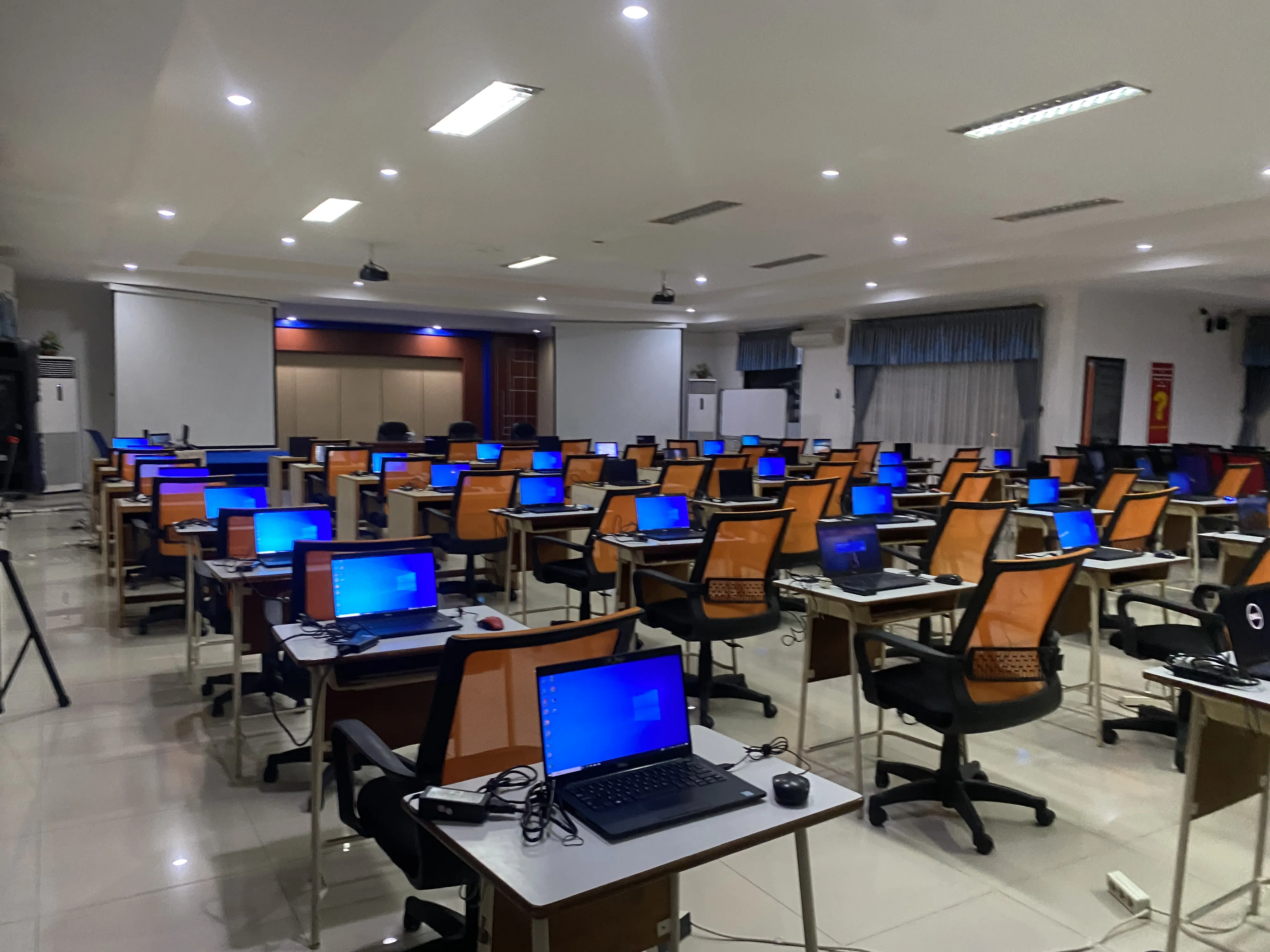 Sewa Laptop Surabaya - Microland Rental