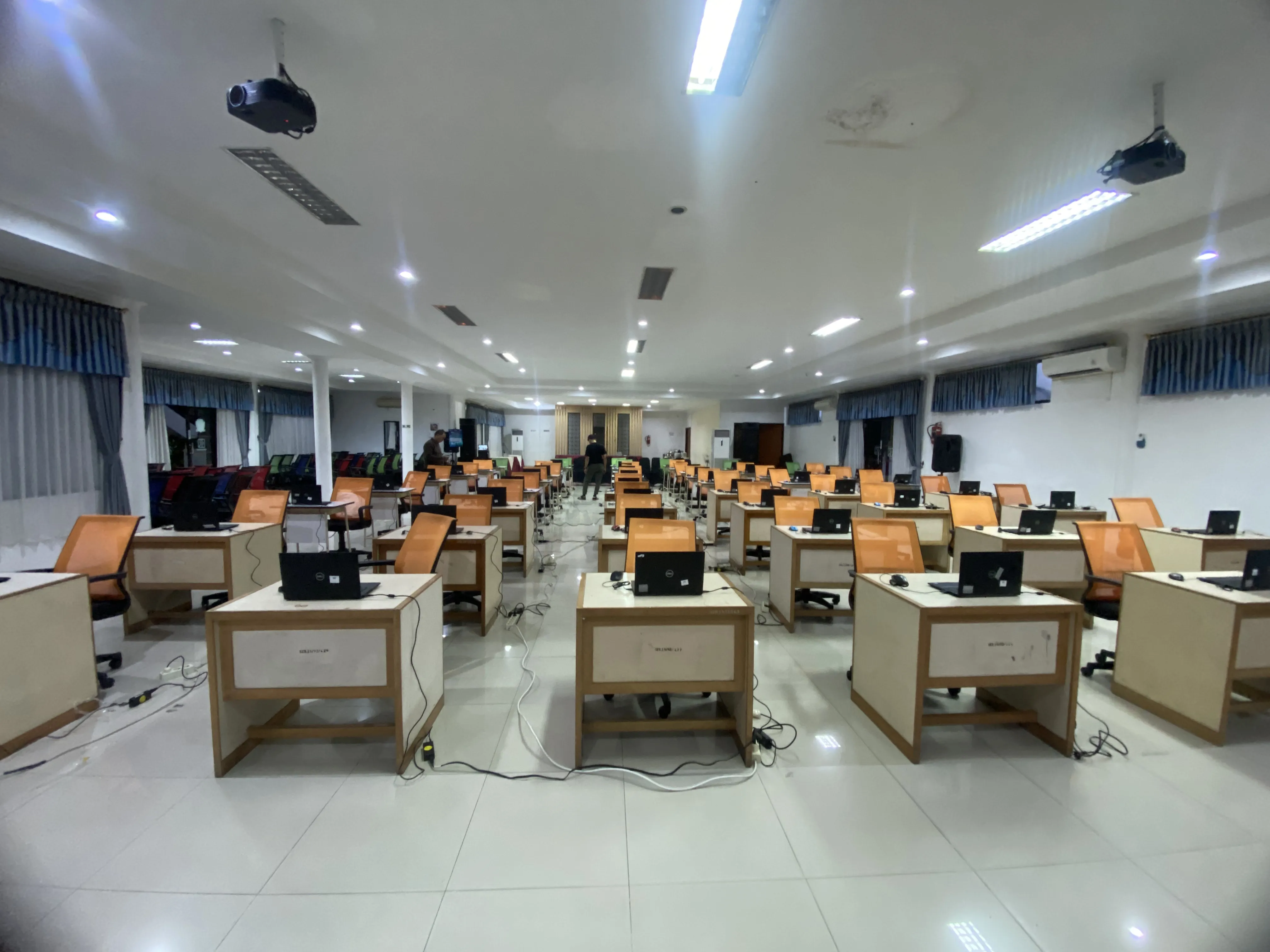 Sewa Laptop Surabaya - Microland Rental